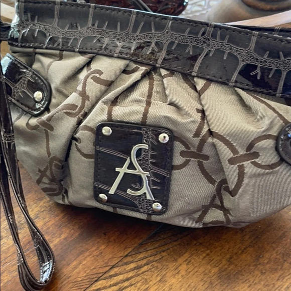 Ashley Stewart brown wristlet - Picture 1 of 11